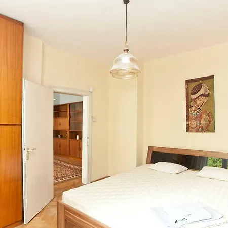 Apartment 1bd Perfect Location *